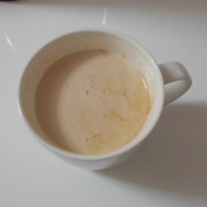 冷たい牛乳に溶けるタイプのインスタントコーヒ―で作りました。
レンチンしないでアイスで。
濃いミルクで美味しかったです。